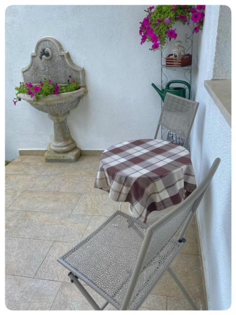 Apartamento Apartman Sorgo Zambratija  Exterior foto