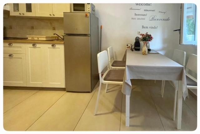 Apartamento Apartman Sorgo Zambratija  Exterior foto